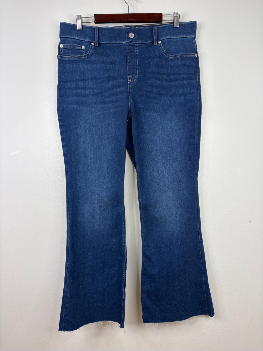 Spanx EveryWear Jeans Womens XL Blue Stretch Denim Flared Pull On Petites